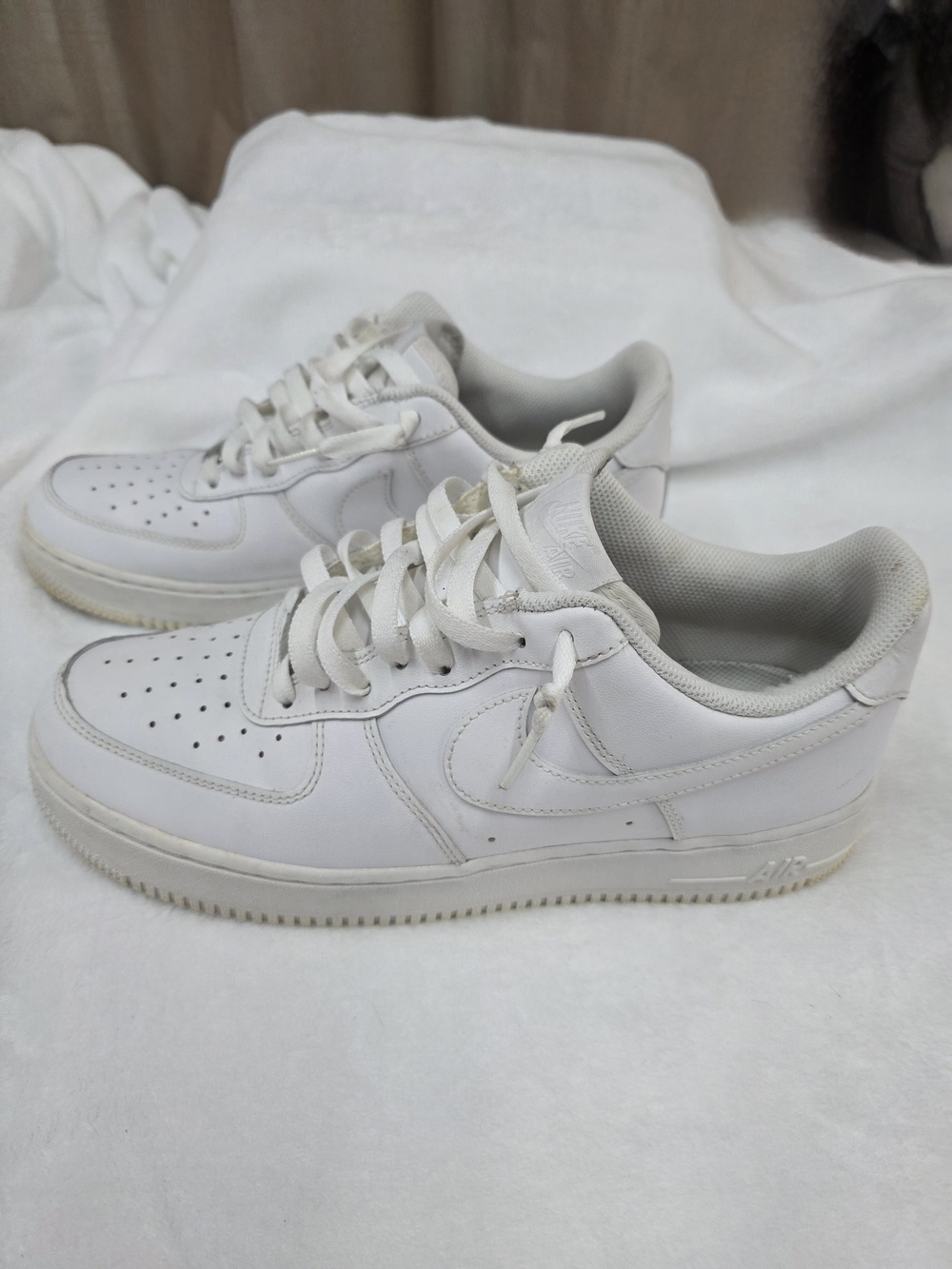Mens Nike Air Force 1 '07 Low Top White Sneakers - Picture 2 of 9